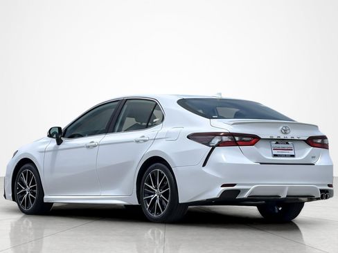 Used 2023 Toyota Camry SE w/ Convenience Package FWD image 3