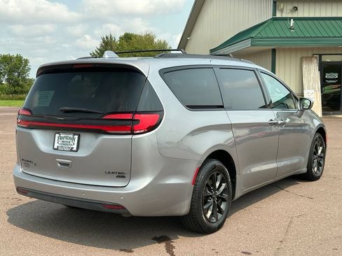 Used 2021 Chrysler Pacifica Limited w/ S Appearance Package AWD/4WD image 6