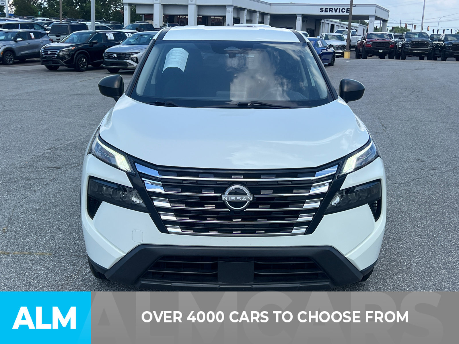 Used 2024 Nissan Rogue S FWD image 2