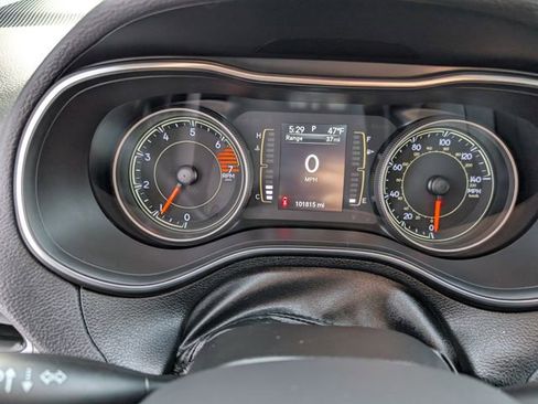 Used 2019 Jeep Cherokee Latitude Plus w/ Comfort/Convenience Group image 13