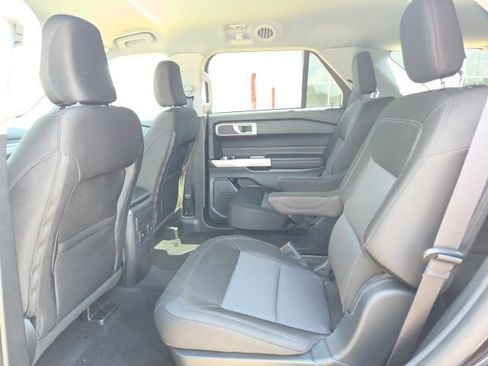 Used 2024 Ford Explorer XLT RWD image 25