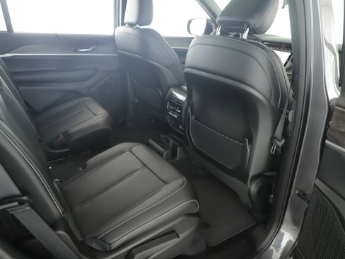 New 2025 Jeep Grand Cherokee L Limited w/ Luxury Tech Group II image 24