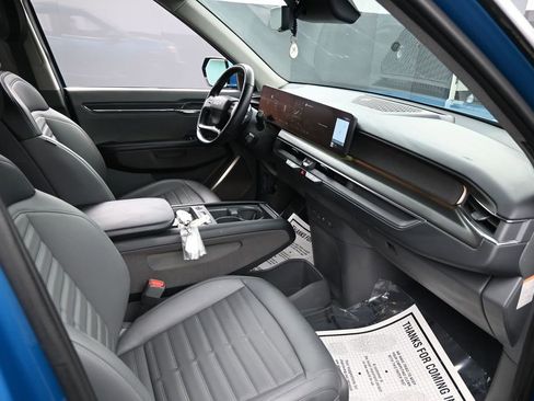 Used 2024 Kia EV9 Land AWD/4WD image 32