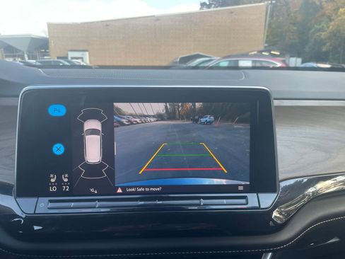 Used 2025 Volkswagen Atlas SE image 17