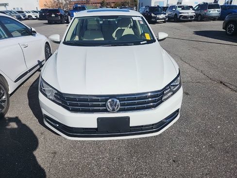 Used 2019 Volkswagen Passat 2.0T Wolfsburg image 2