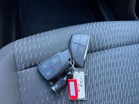 Used 2025 Chevrolet Equinox LT image 18