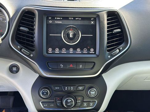 Used 2021 Jeep Cherokee Latitude Lux w/ Comfort/Convenience Group image 14