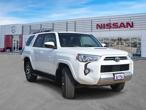 Used 2024 Toyota 4Runner TRD Off-Road image 4