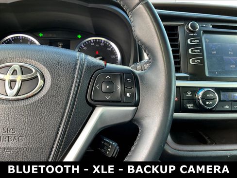 Used 2015 Toyota Highlander XLE FWD image 12