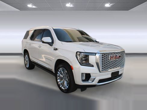 Used 2021 GMC Yukon Denali w/ Denali Premium Package image 7