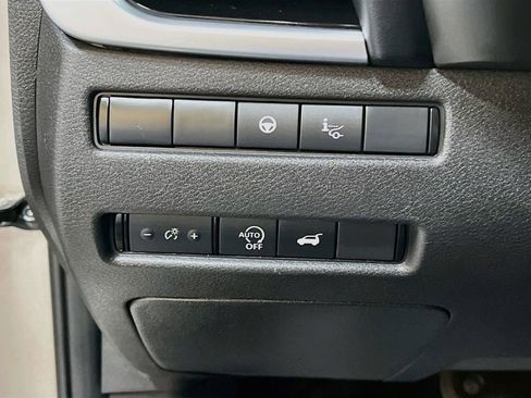 Used 2025 Nissan Rogue SL w/ SL Premium Package AWD/4WD image 10