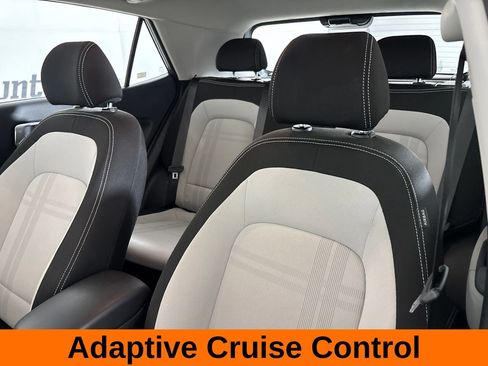 Used 2025 Hyundai Venue SEL FWD image 14