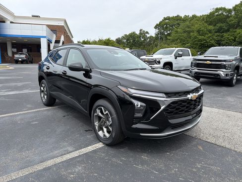 New 2026 Chevrolet Trax LT w/ LT Convenience Package FWD image 3