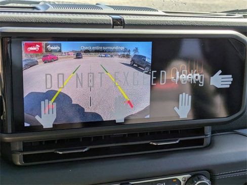 New 2025 Jeep Wrangler Unlimited Rubicon w/ Technology Group image 19