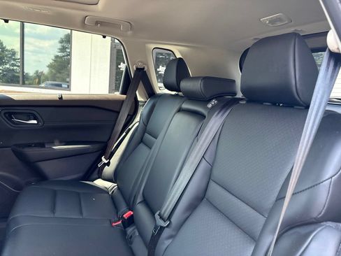 Used 2023 Nissan Rogue SV w/ SV Premium B Package FWD image 6