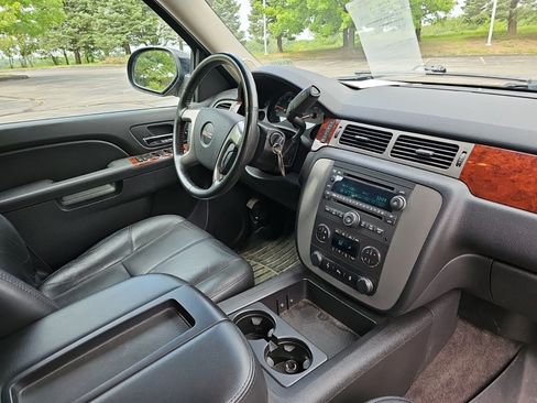 Used 2014 GMC Yukon SLT w/ SLT-2 Equipment Package AWD/4WD image 13
