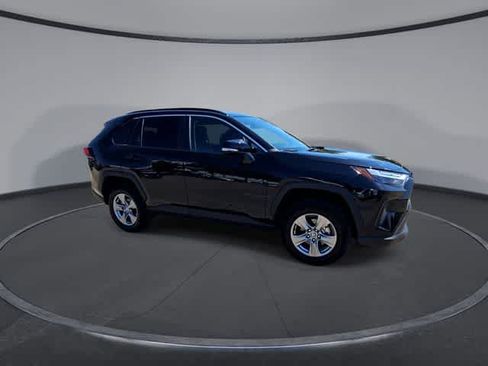 Used 2025 Toyota RAV4 XLE FWD image 9