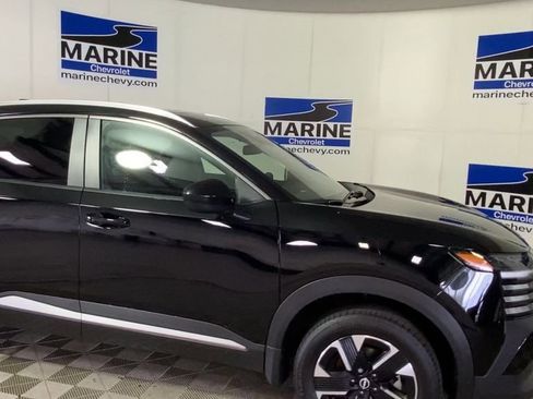Used 2025 Nissan Kicks SV w/ SV Premium Package AWD/4WD image 3