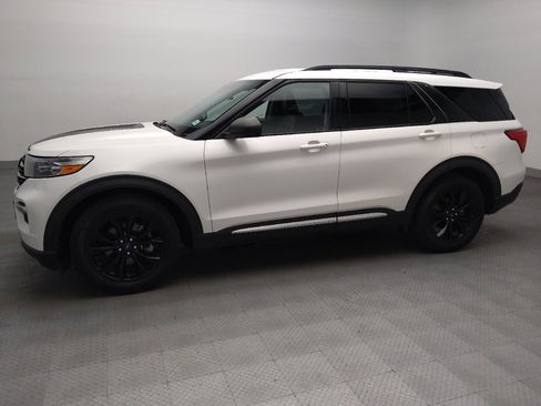 Used 2021 Ford Explorer XLT w/ Equipment Group 202A RWD image 2