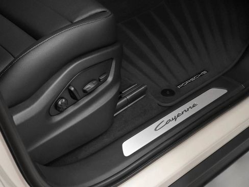 New 2025 Porsche Cayenne image 42