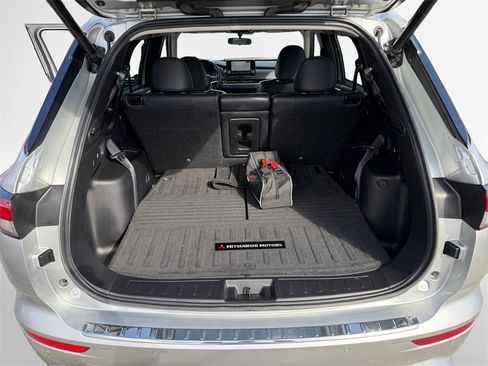 Used 2022 Mitsubishi Outlander SE image 25