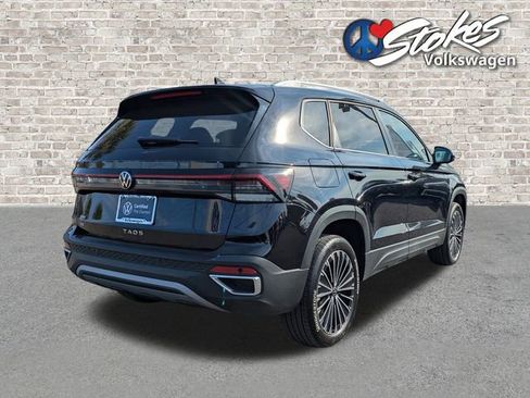 Certified 2025 Volkswagen Taos SE FWD image 5