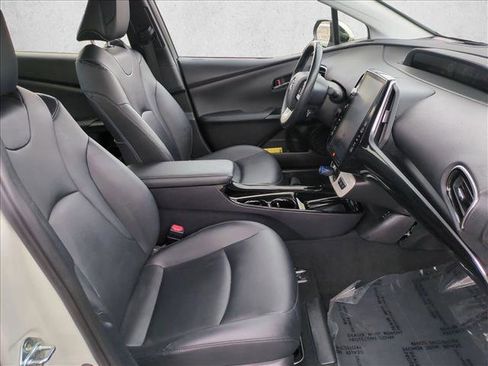 Used 2017 Toyota Prius Prime Advanced image 19