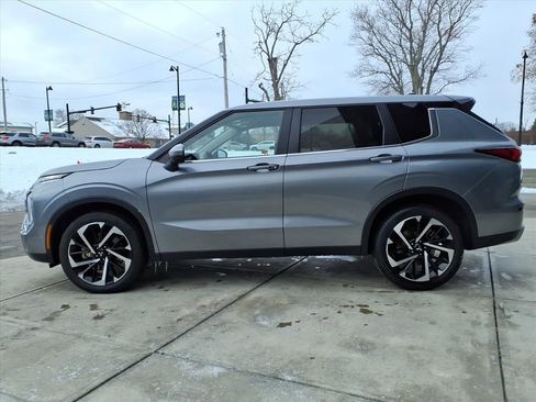 Used 2024 Mitsubishi Outlander SE image 4