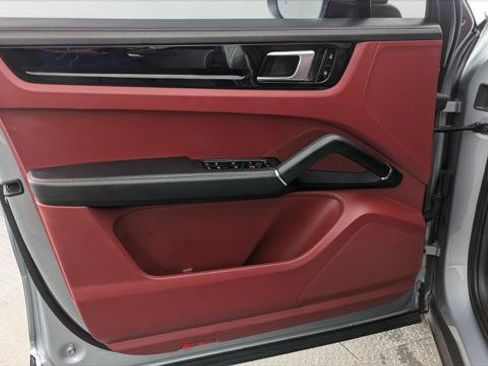 Used 2021 Porsche Cayenne image 13