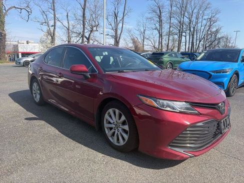 Used 2020 Toyota Camry LE image 1