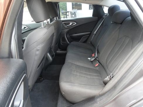 Used 2015 Chrysler 200 Limited image 10