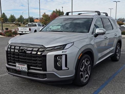 Used 2023 Hyundai Palisade SEL w/ Premium Package image 3