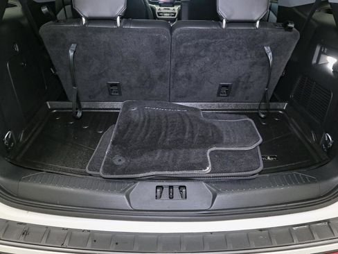 Used 2023 Ford Explorer XLT w/ Equipment Group 202A AWD/4WD image 13