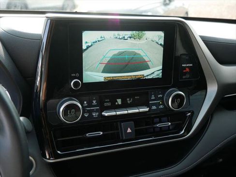 Certified 2024 Toyota Highlander LE AWD/4WD image 22