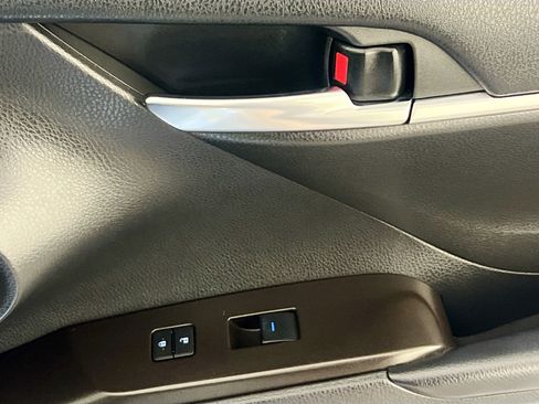 Used 2022 Toyota Camry LE image 32