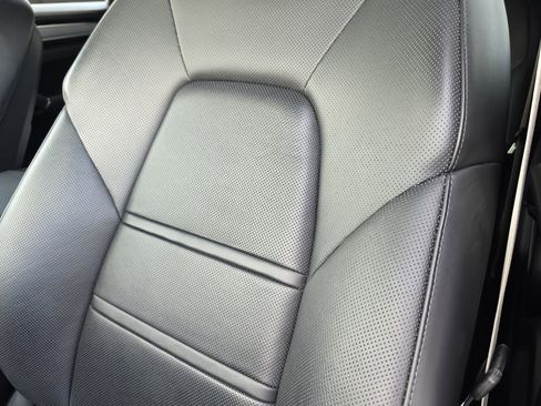 Used 2023 Porsche Cayenne Platinum Edition image 29