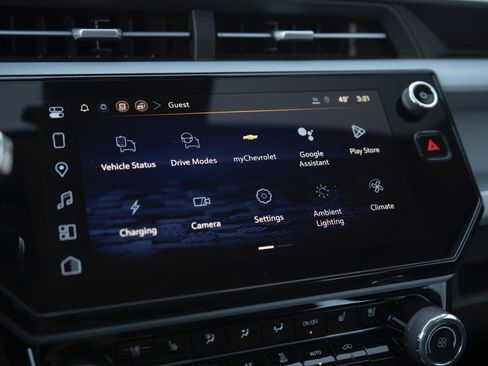 New 2027 Chevrolet Bolt RS w/ Technology Package FWD image 17