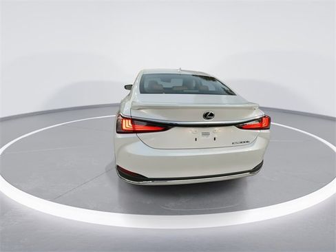 Used 2024 Lexus ES 300h w/ Premium Package image 7