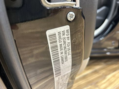 Certified 2024 Chrysler Pacifica Touring-L FWD image 5