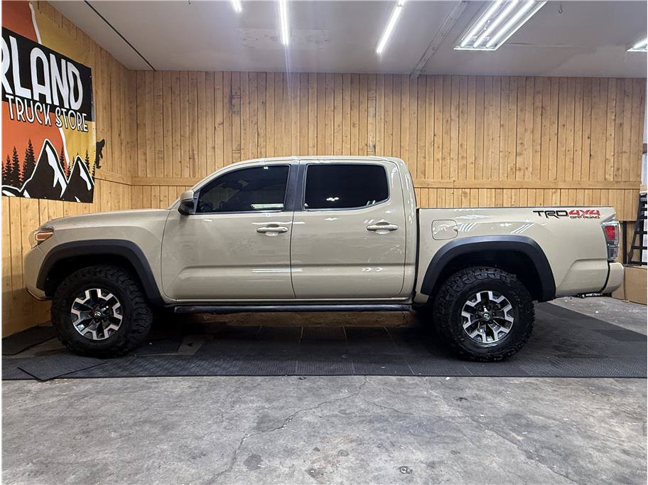 Used 2020 Toyota Tacoma TRD Off-Road w/ Technology Package AWD/4WD image 9