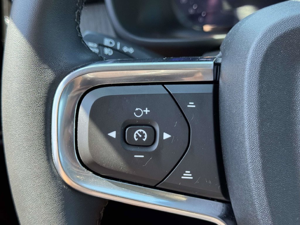 Certified 2023 Volvo XC40 B5 Plus w/ Driver Assist Package AWD/4WD image 19