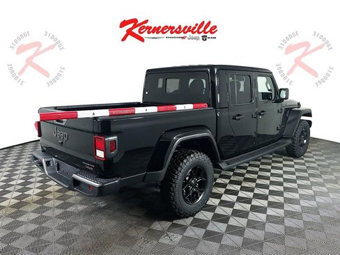 New 2025 Jeep Gladiator Sport image 7