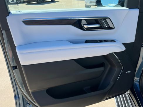 New 2026 Chevrolet Suburban Premier image 15