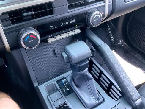 Used 2025 Toyota Tacoma SR5 AWD/4WD image 17