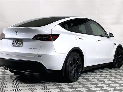 Used 2025 Tesla Model Y Long Range AWD/4WD image 10