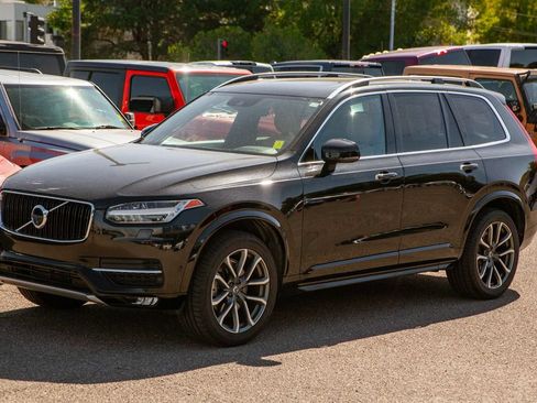 Used 2017 Volvo XC90 T6 Momentum w/ Vision Package AWD/4WD image 9