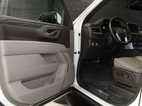 Used 2022 GMC Yukon XL SLT w/ SLT Premium Package AWD/4WD image 26