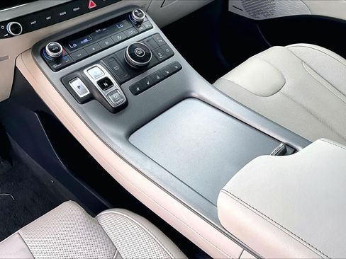 Used 2024 Hyundai Palisade Limited FWD image 16