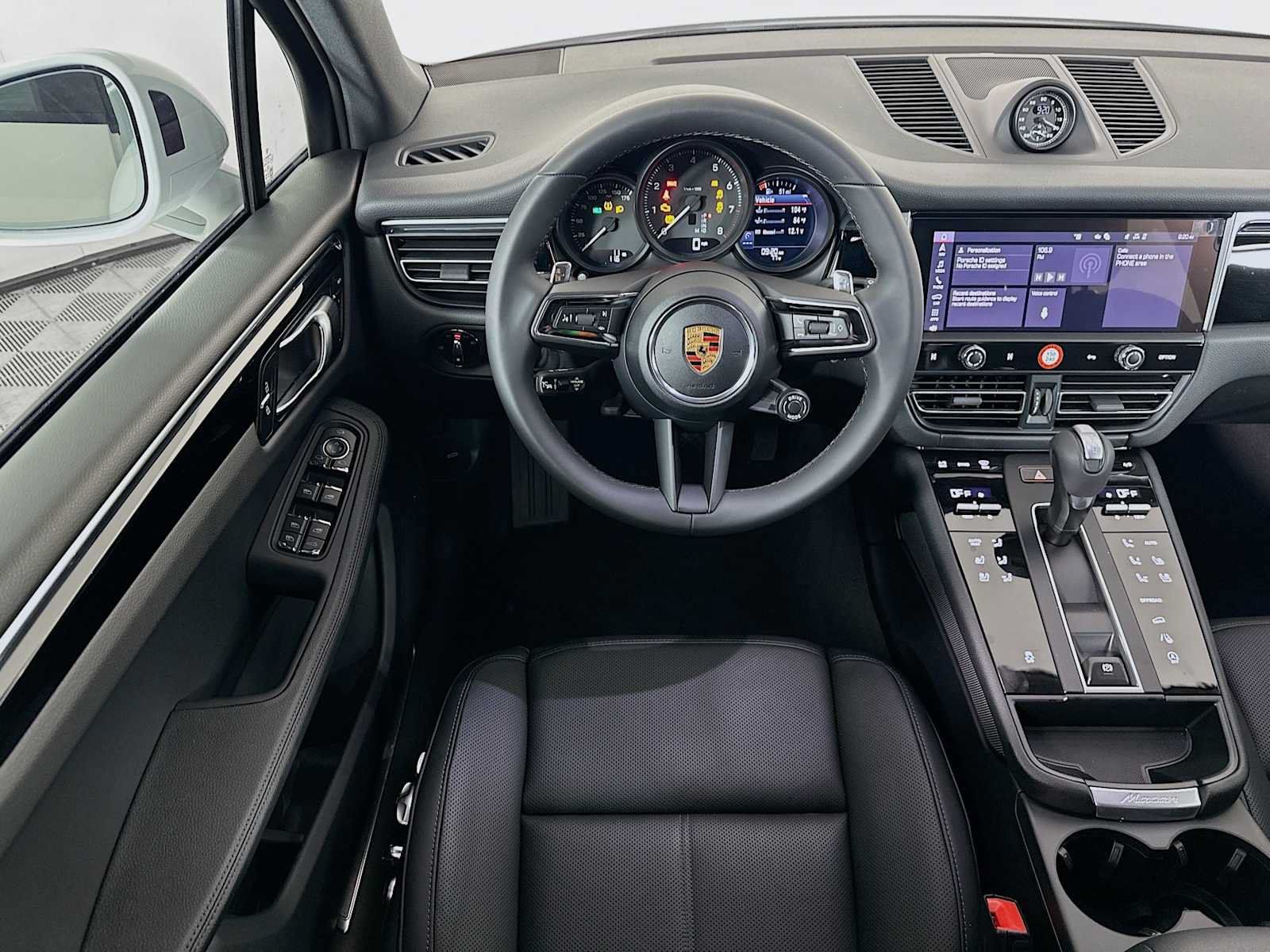 Used 2026 Porsche Macan AWD/4WD image 24
