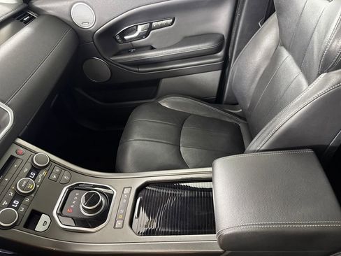 Used 2019 Land Rover Range Rover Evoque SE Premium image 17